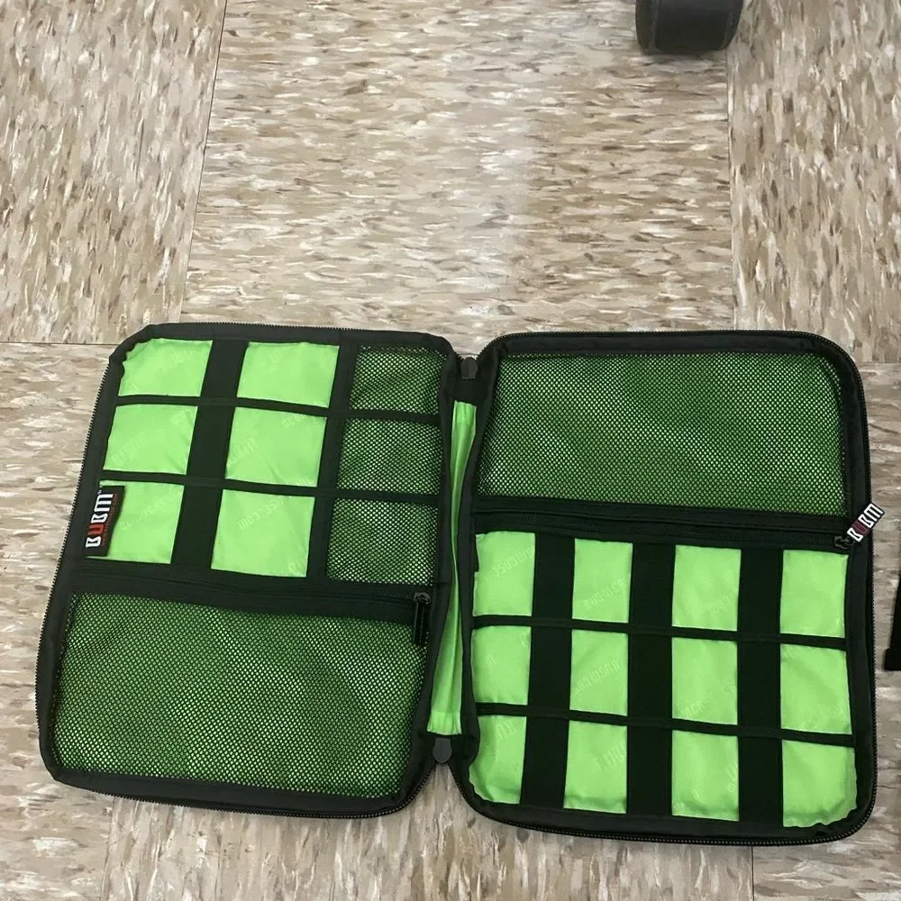 Gaming device carrying cases